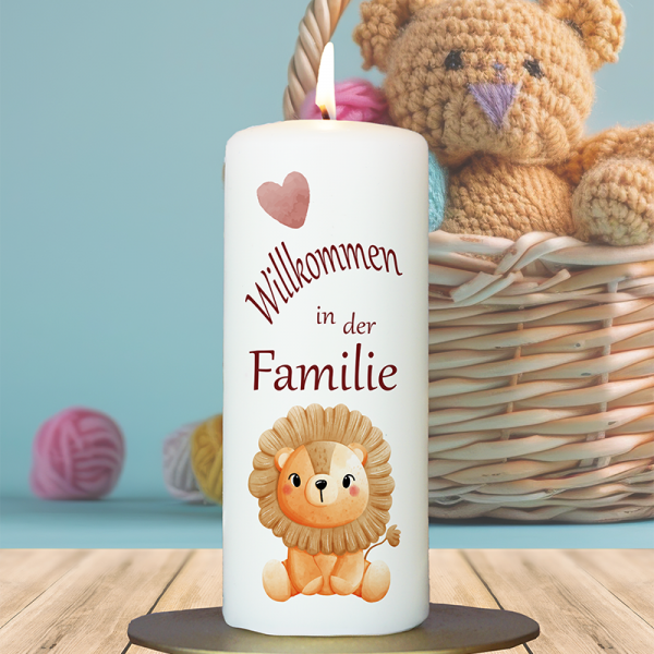 Geburtskerze 15x6cm Willkommen in der Familie Löwe